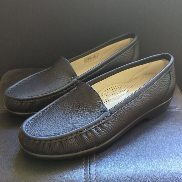 SAS Simplify Slip On Padded Tripad Comfort Leather Loafer NEW Size 8 Wide - Picture 1 of 6